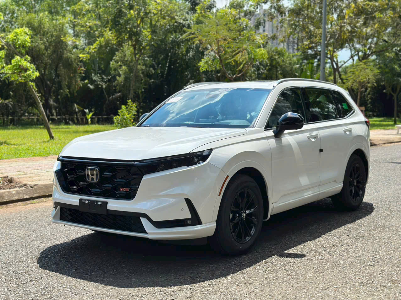 Honda CR-V e:HEV – Có Sẵn Màu Trắng & Xanh, Giao Ngay Tận Tay!